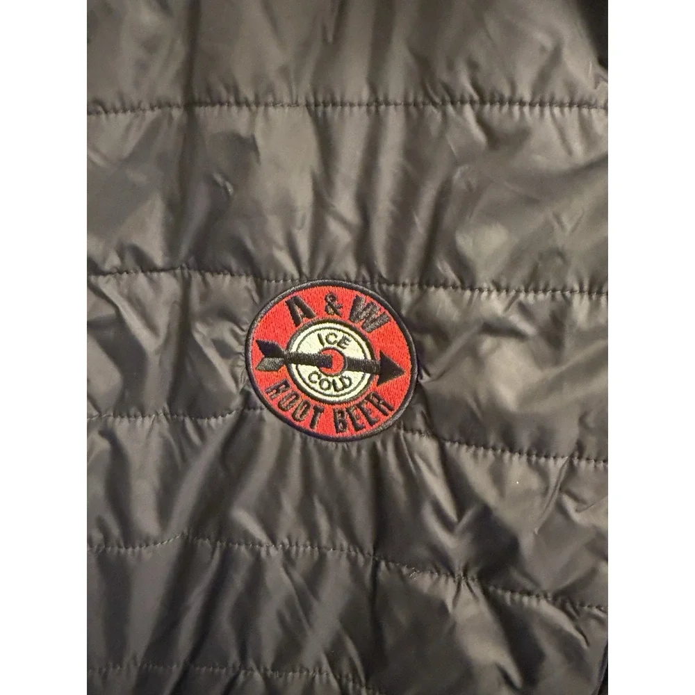 Carhartt Vest Mens XL Black Quilted Lightweight Insulated Puffer  A&W Root Beer